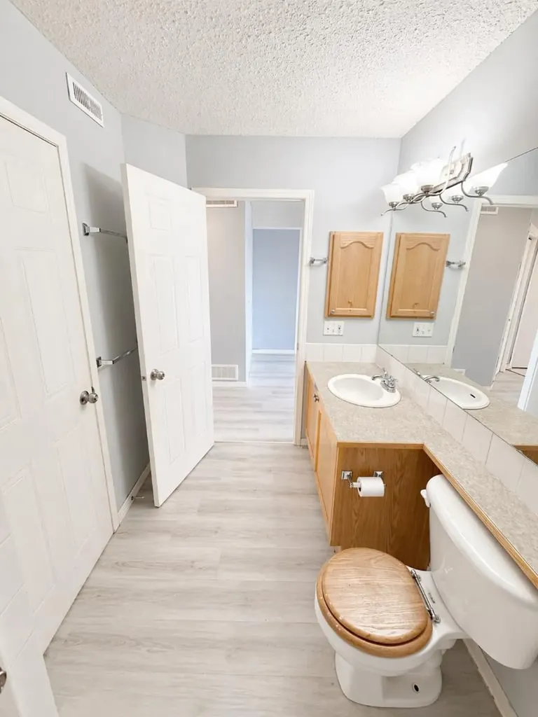 103 Strathaven Drive E Strathmore AB T1P1W3
