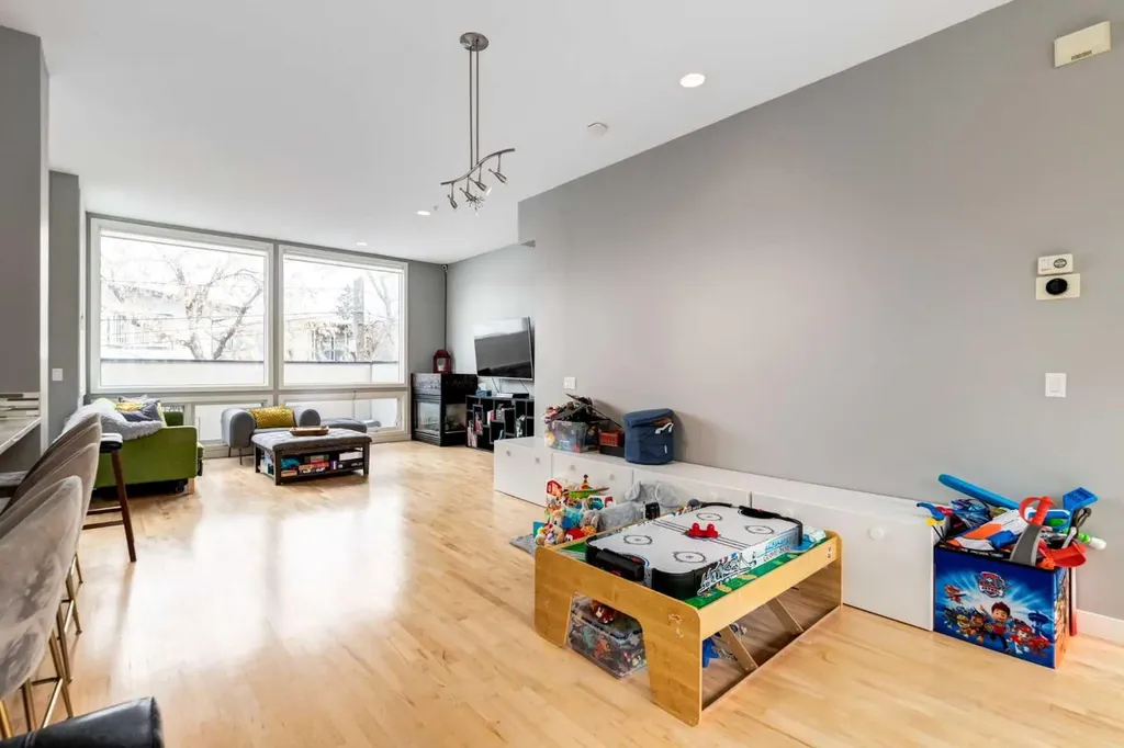 1720 12 Street SW Calgary AB T2T3M9