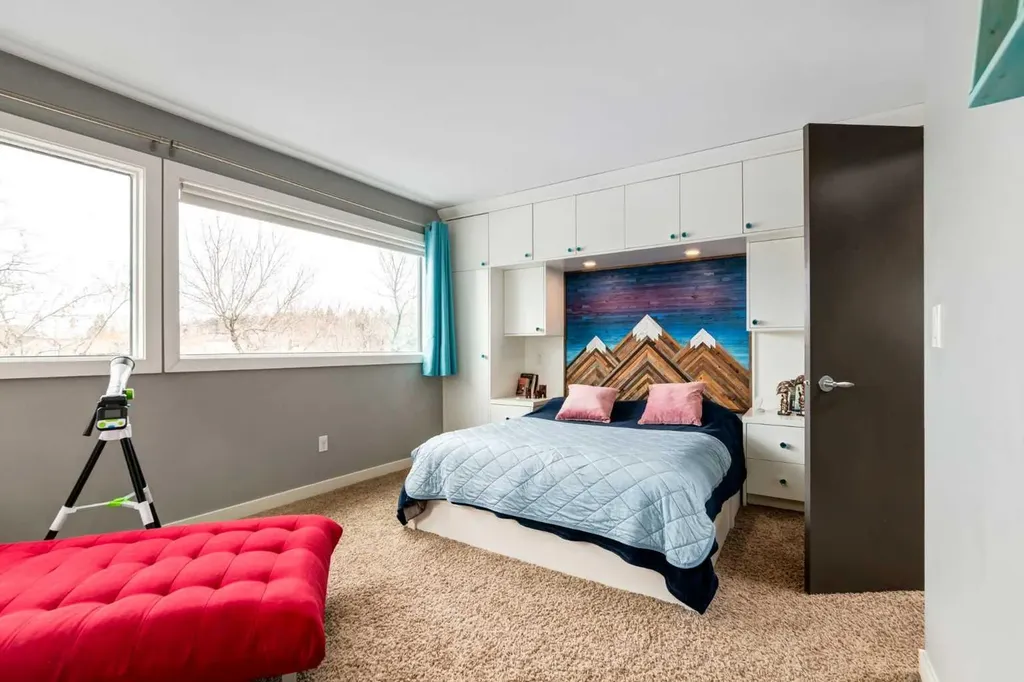 1720 12 Street SW Calgary AB T2T3M9