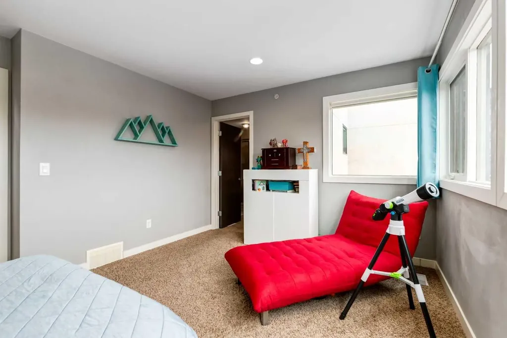 1720 12 Street SW Calgary AB T2T3M9