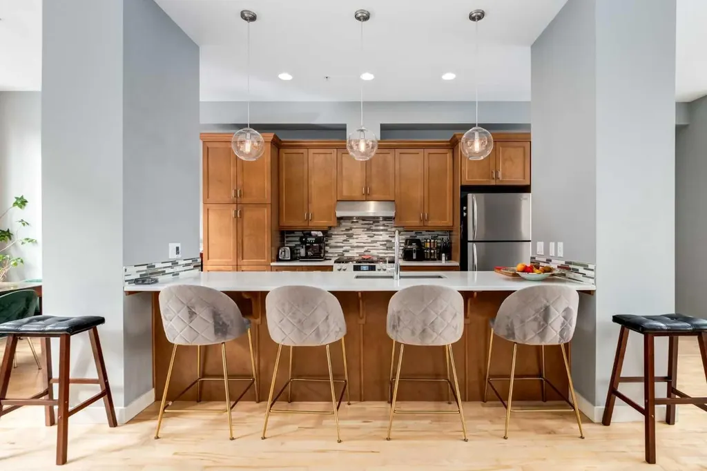1720 12 Street SW Calgary AB T2T3M9