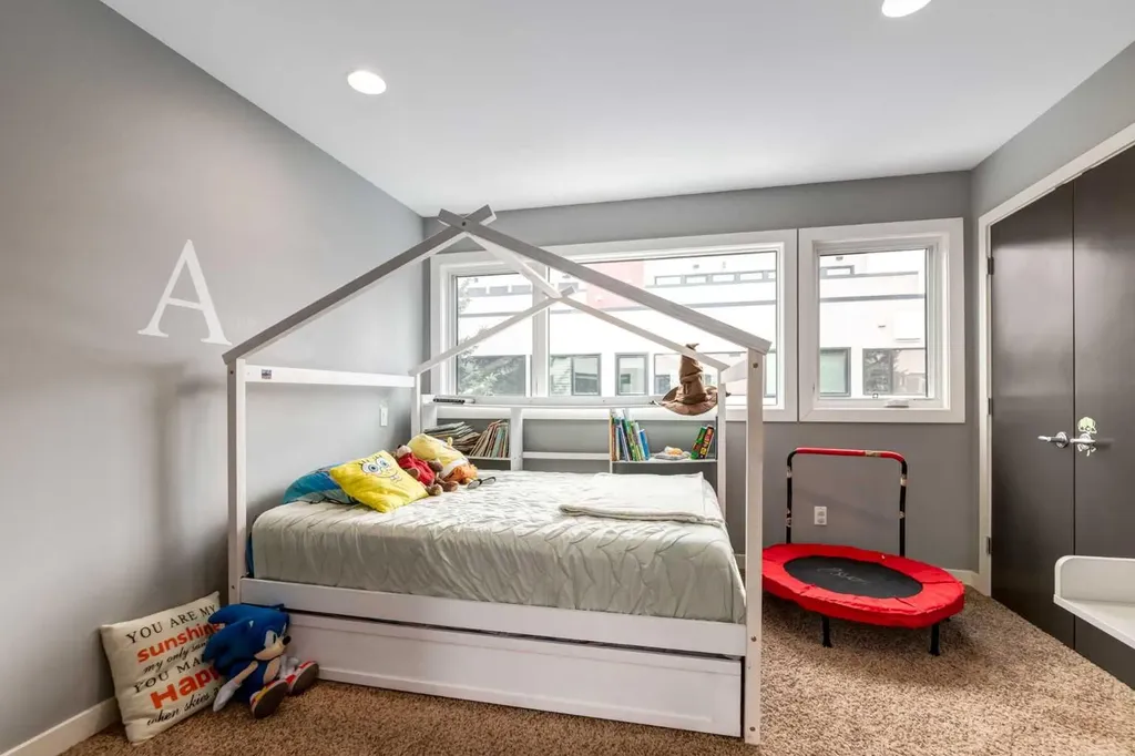 1720 12 Street SW Calgary AB T2T3M9