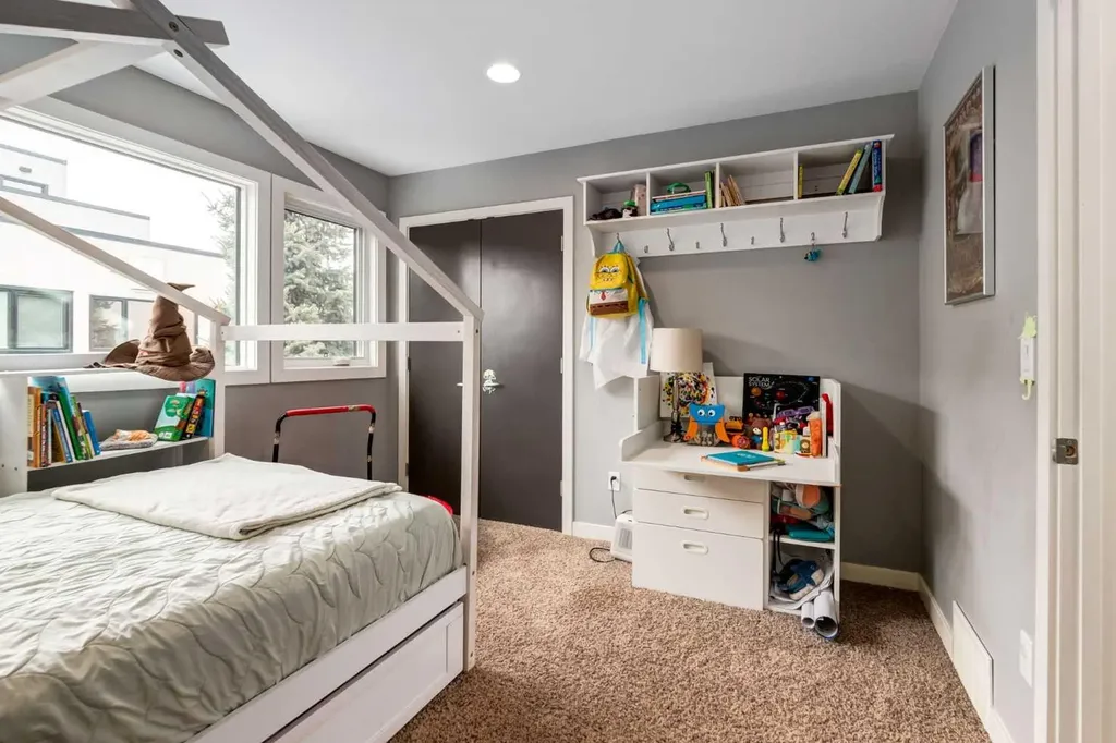 1720 12 Street SW Calgary AB T2T3M9