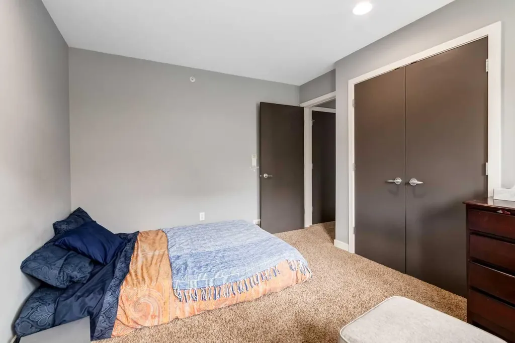 1720 12 Street SW Calgary AB T2T3M9