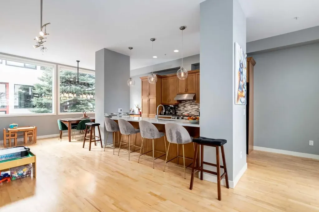 1720 12 Street SW Calgary AB T2T3M9