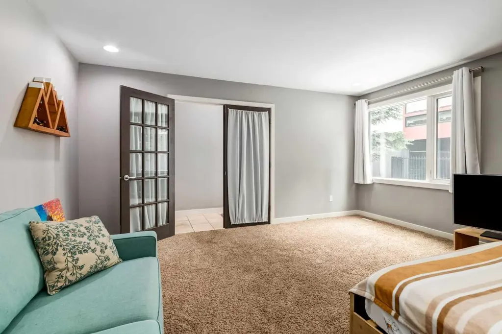 1720 12 Street SW Calgary AB T2T3M9