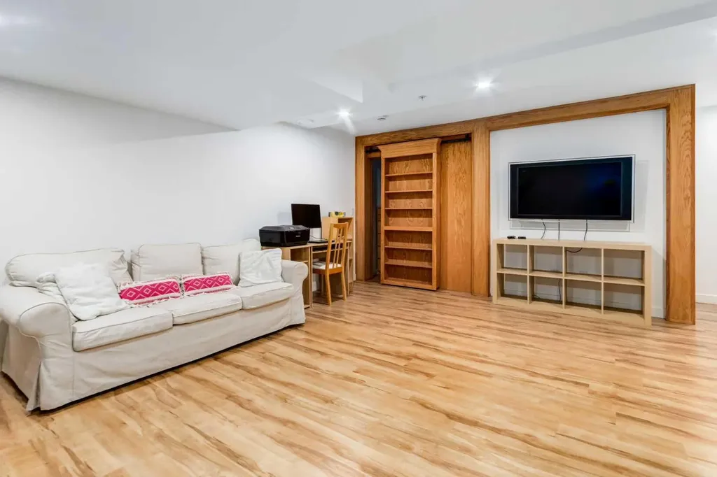 1720 12 Street SW Calgary AB T2T3M9