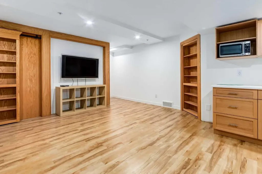1720 12 Street SW Calgary AB T2T3M9