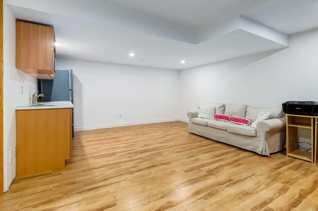 1720 12 Street SW Calgary AB T2T3M9