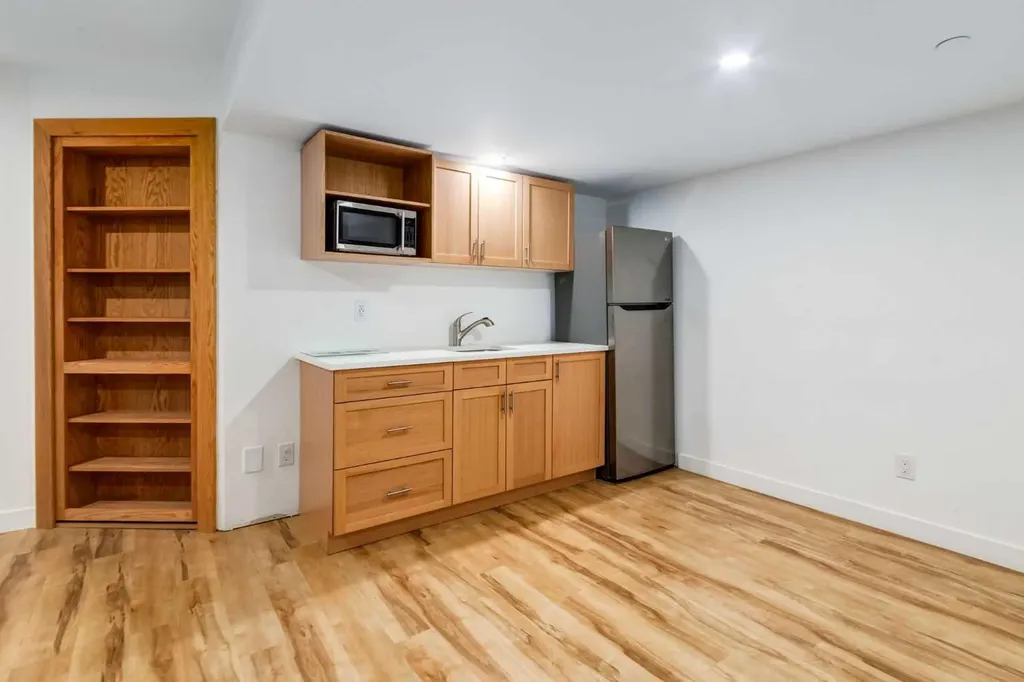 1720 12 Street SW Calgary AB T2T3M9