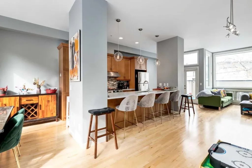 1720 12 Street SW Calgary AB T2T3M9