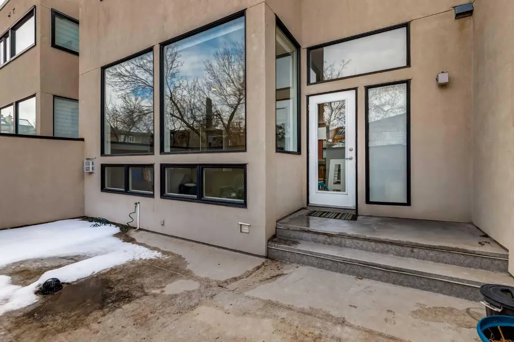 1720 12 Street SW Calgary AB T2T3M9