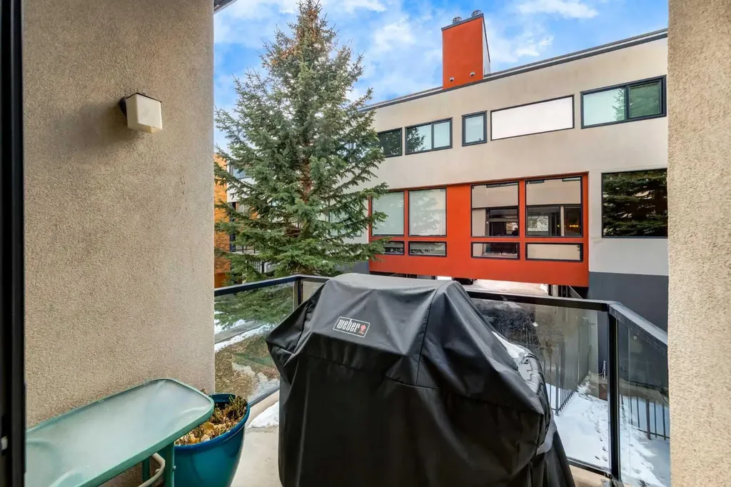 1720 12 Street SW Calgary AB T2T3M9
