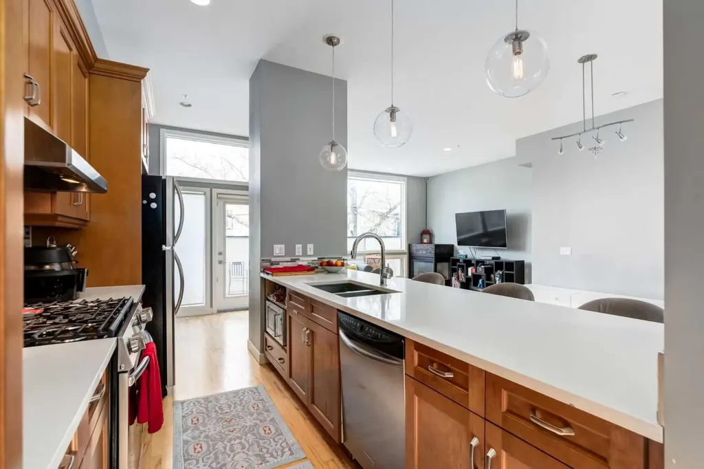 1720 12 Street SW Calgary AB T2T3M9