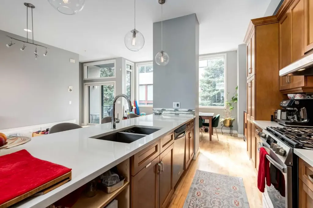 1720 12 Street SW Calgary AB T2T3M9