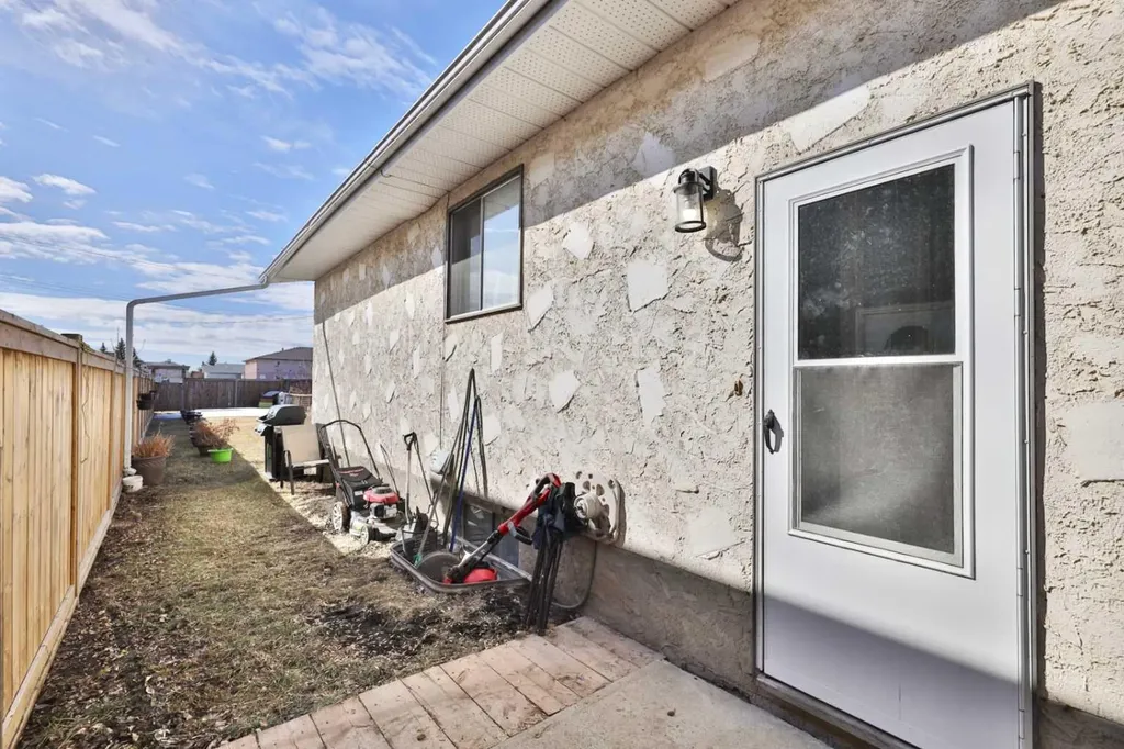 6403A 49 Avenue Camrose AB T4V 0P6