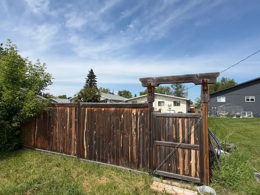 6403A 49 Avenue Camrose AB T4V 0P6