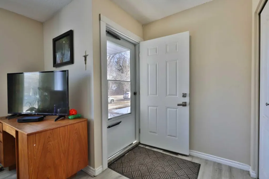 6403A 49 Avenue Camrose AB T4V 0P6