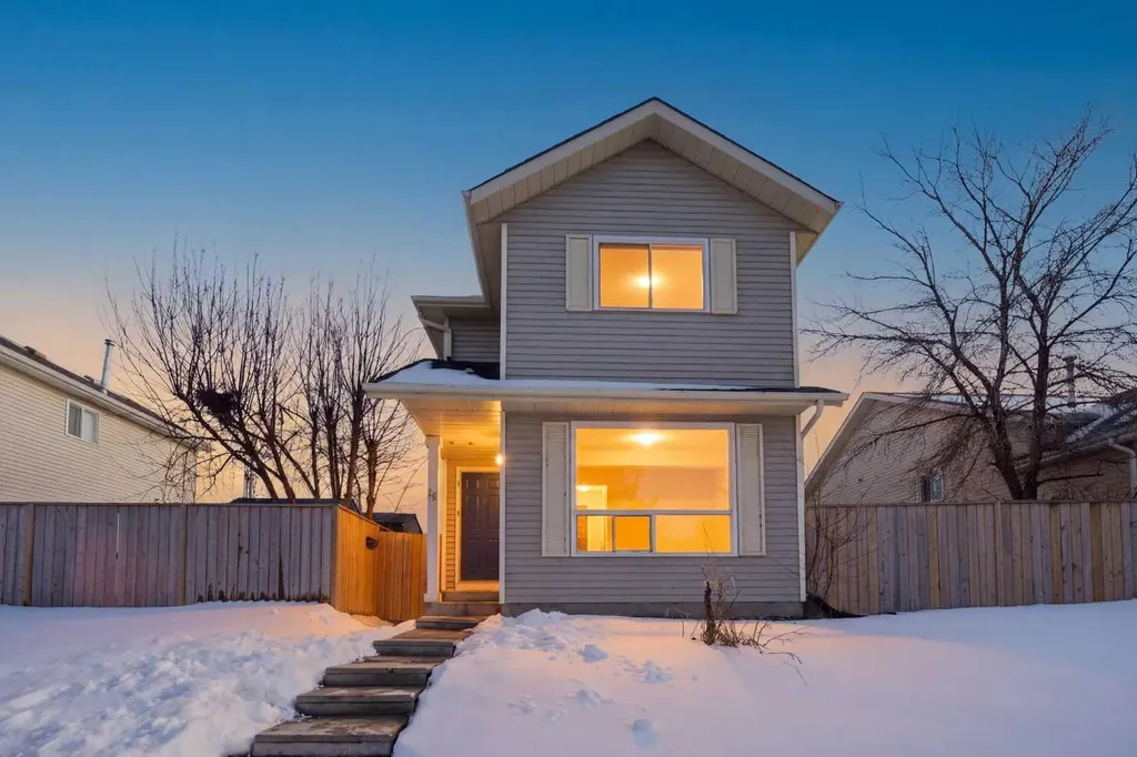 19 Appletree Close SE Calgary AB T2A 7J1