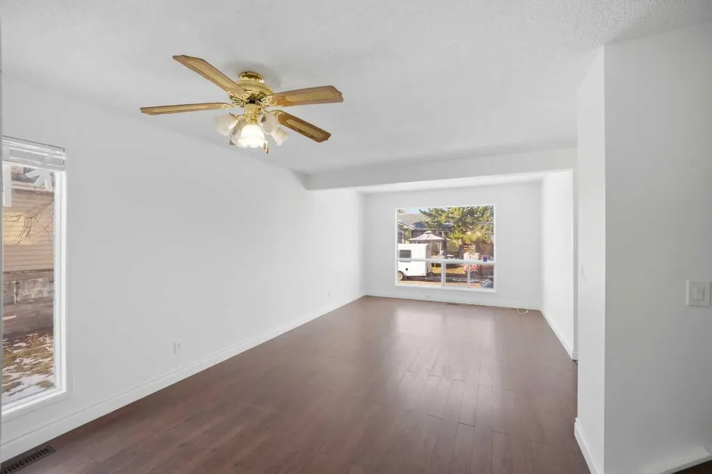 19 Appletree Close SE Calgary AB T2A 7J1