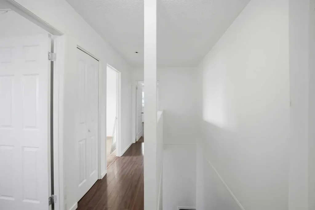 19 Appletree Close SE Calgary AB T2A 7J1
