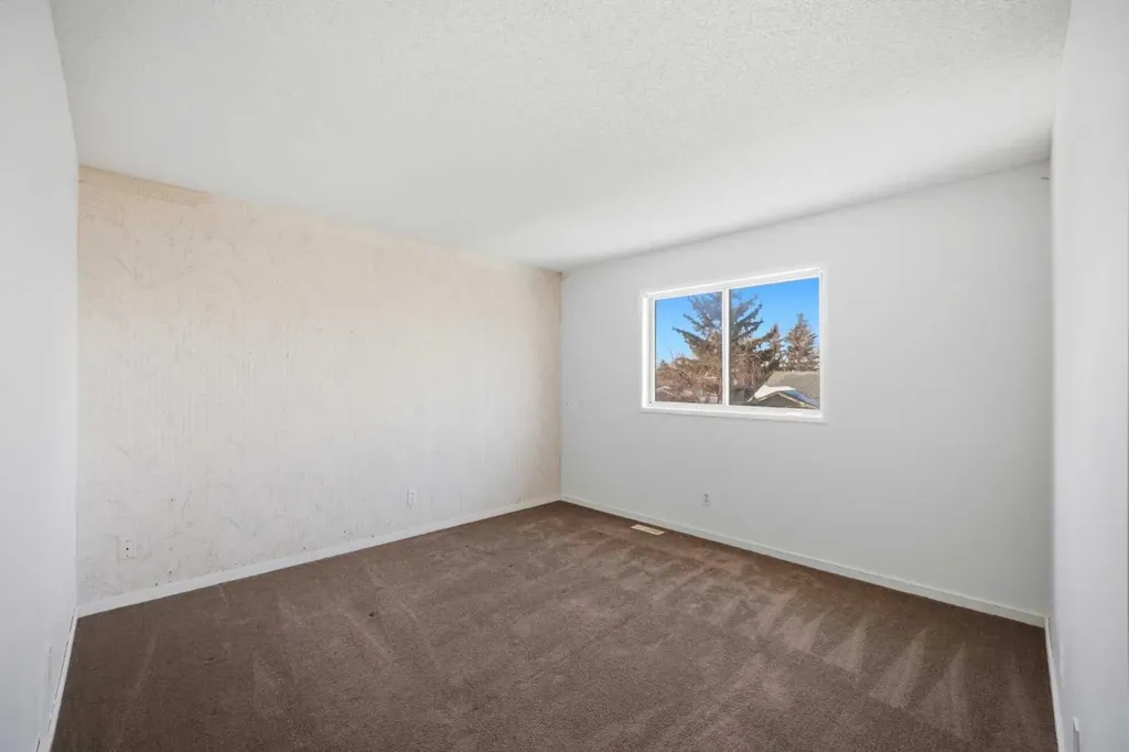 19 Appletree Close SE Calgary AB T2A 7J1