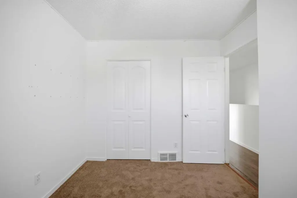 19 Appletree Close SE Calgary AB T2A 7J1
