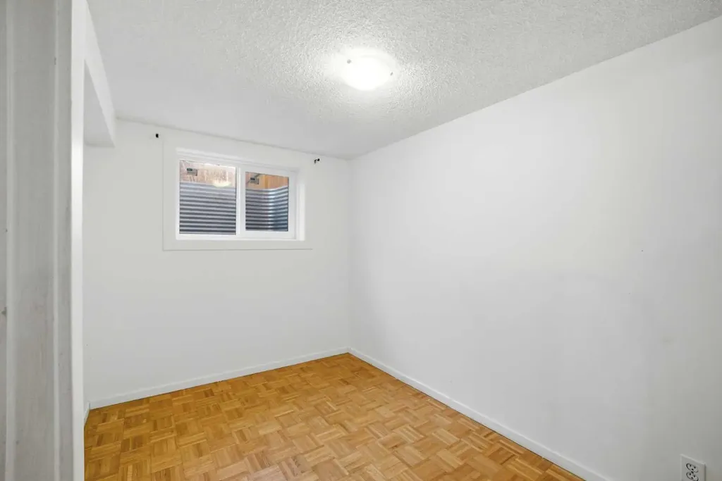 19 Appletree Close SE Calgary AB T2A 7J1