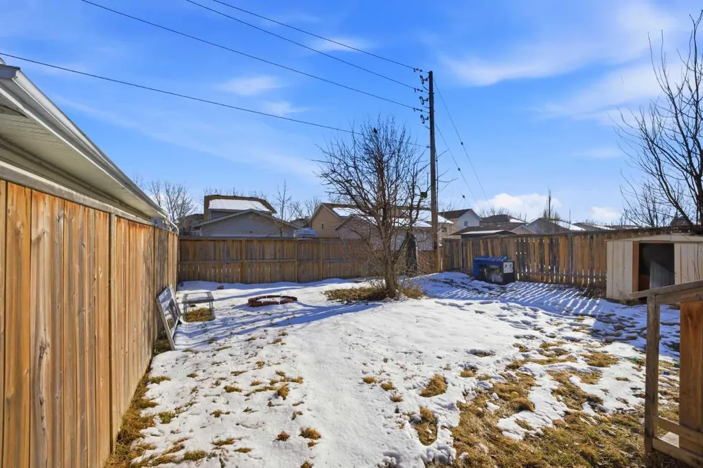 19 Appletree Close SE Calgary AB T2A 7J1