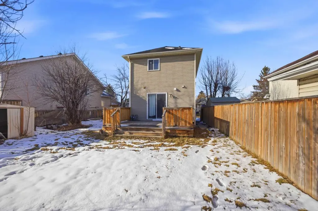 19 Appletree Close SE Calgary AB T2A 7J1