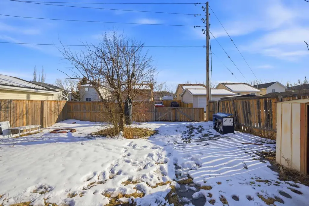 19 Appletree Close SE Calgary AB T2A 7J1