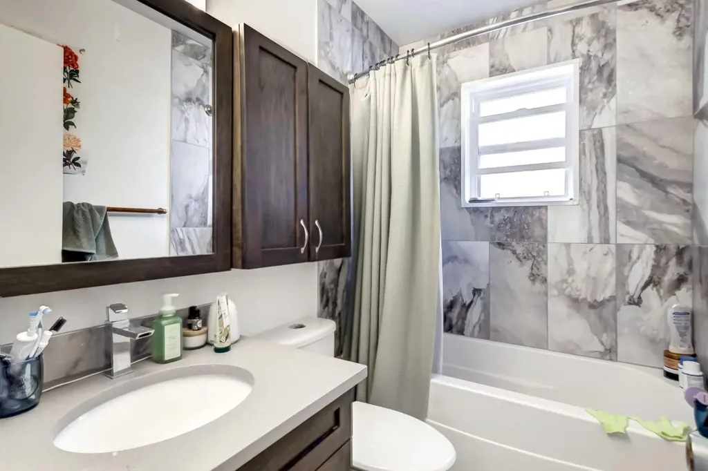 527 35a Street NW Calgary AB T2N 3A1