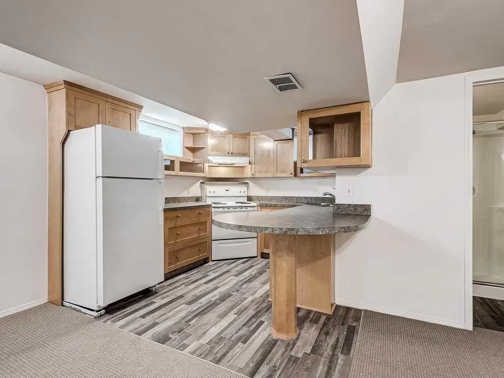 527 35a Street NW Calgary AB T2N 3A1