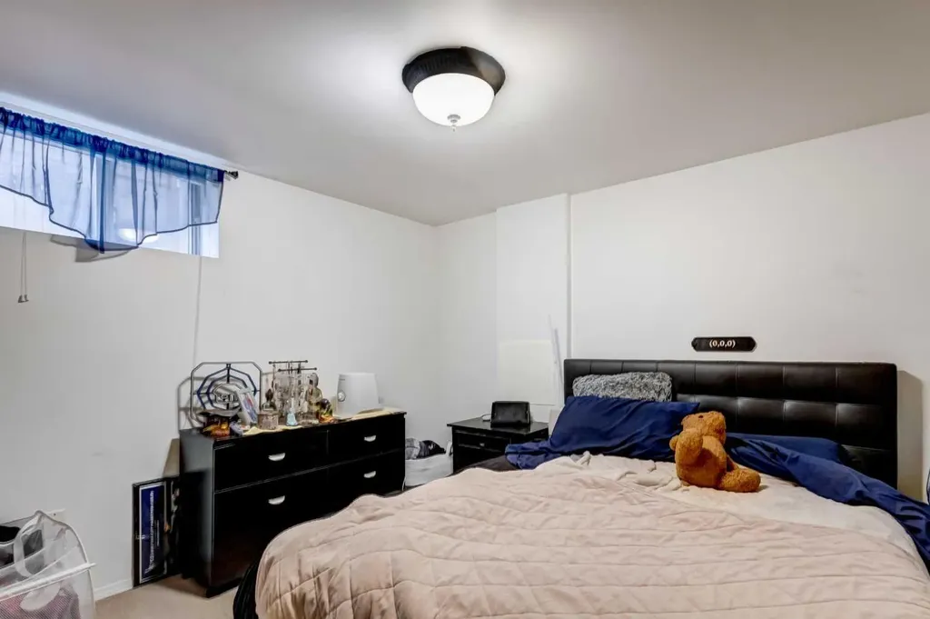 527 35a Street NW Calgary AB T2N 3A1