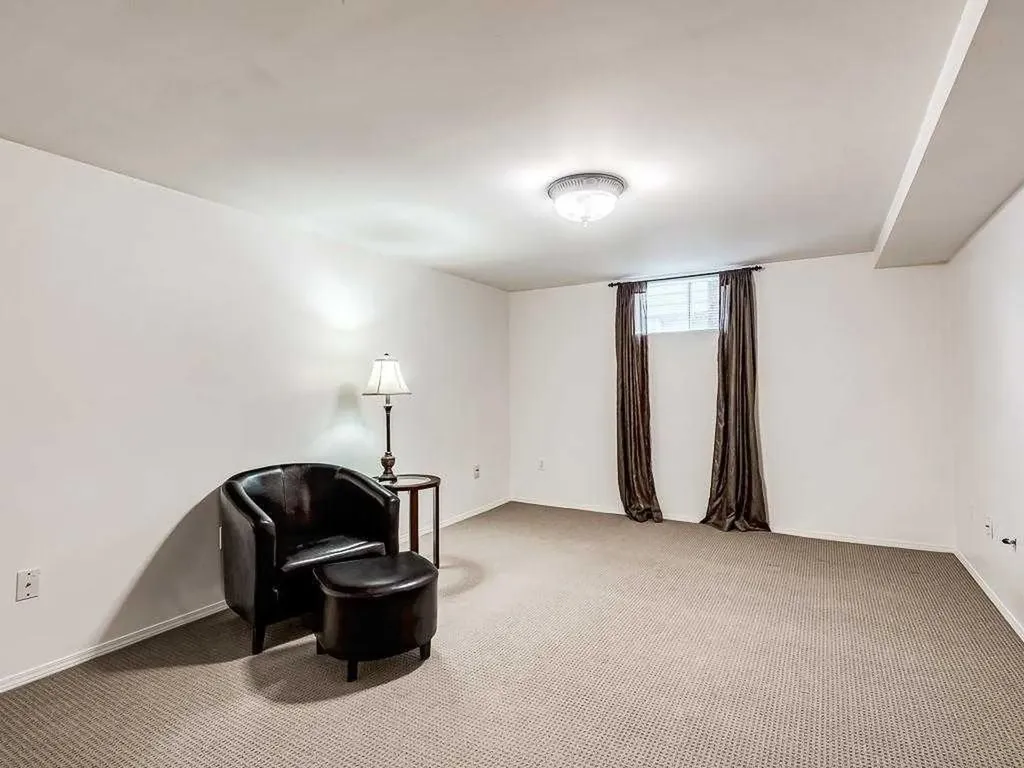 527 35a Street NW Calgary AB T2N 3A1