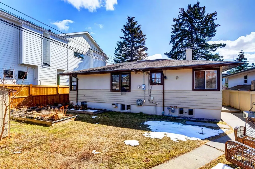 527 35a Street NW Calgary AB T2N 3A1