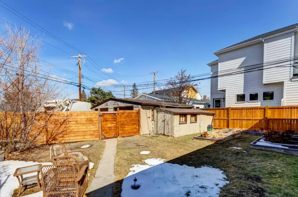 527 35a Street NW Calgary AB T2N 3A1