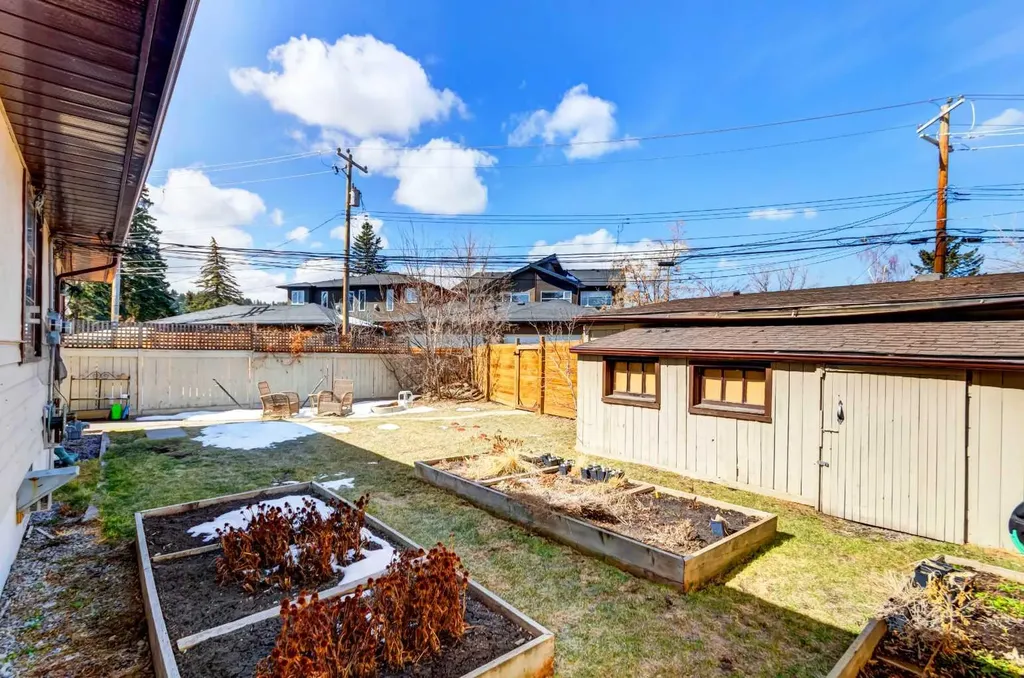527 35a Street NW Calgary AB T2N 3A1