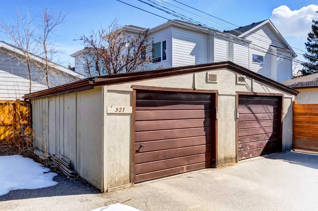 527 35a Street NW Calgary AB T2N 3A1