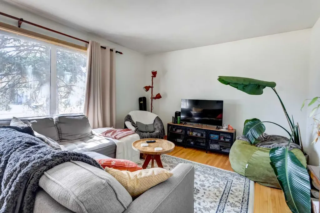 527 35a Street NW Calgary AB T2N 3A1