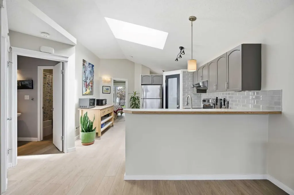 89 Prestwick Way SE Calgary AB T2Z3W7