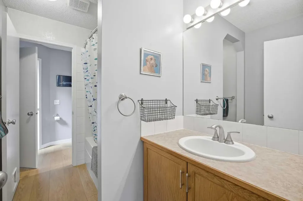89 Prestwick Way SE Calgary AB T2Z3W7