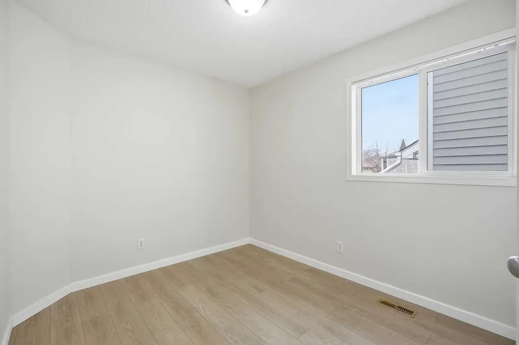 89 Prestwick Way SE Calgary AB T2Z3W7