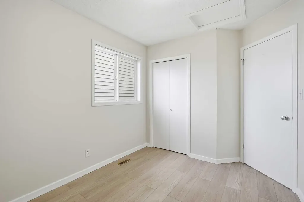 89 Prestwick Way SE Calgary AB T2Z3W7