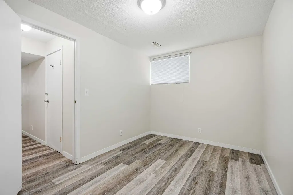 89 Prestwick Way SE Calgary AB T2Z3W7
