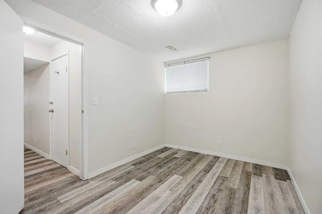 89 Prestwick Way SE Calgary AB T2Z3W7