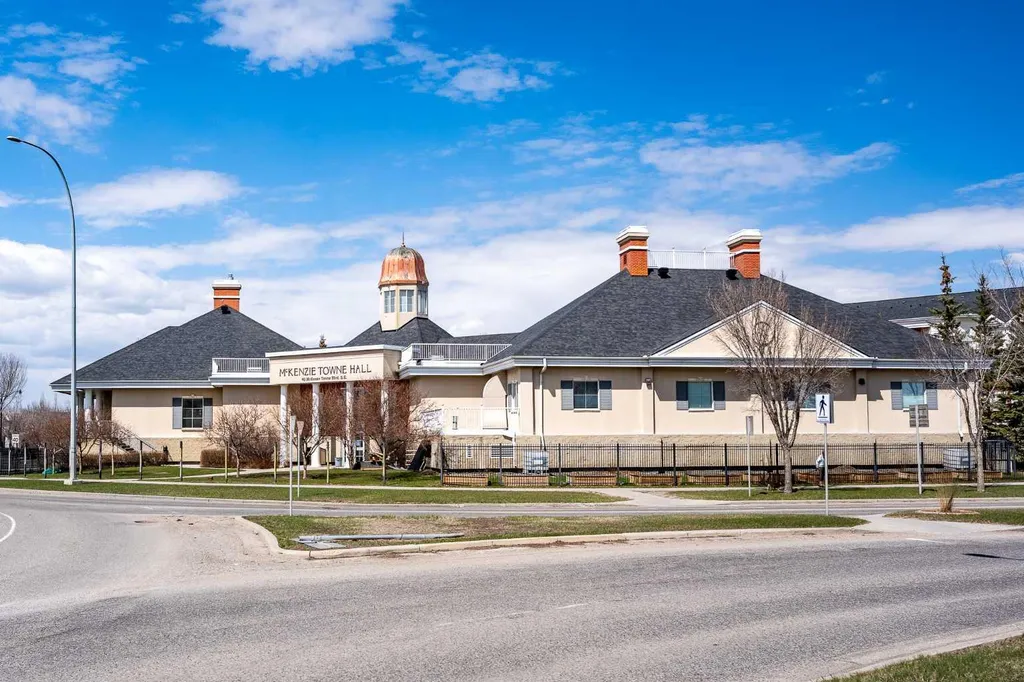 89 Prestwick Way SE Calgary AB T2Z3W7