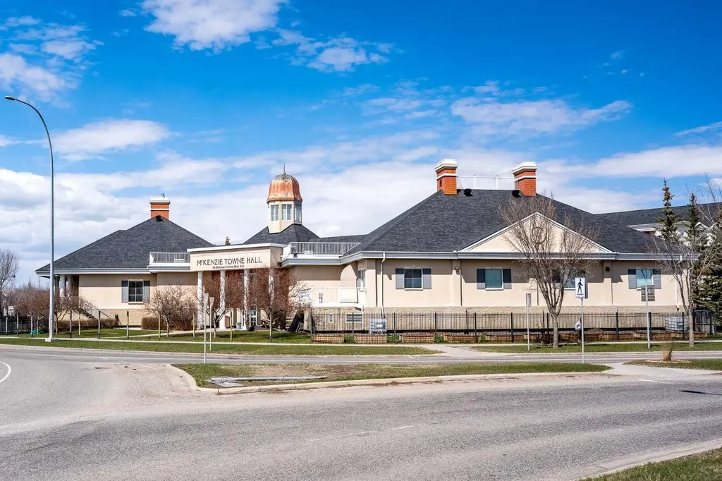89 Prestwick Way SE Calgary AB T2Z3W7