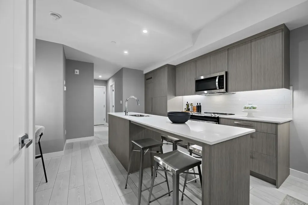 310 15 Avenue SW Calgary AB T2R 1S9
