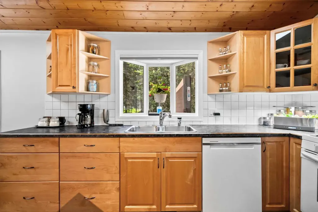 5417 Highway 579 Rural Mountain View County AB T0M 2E0